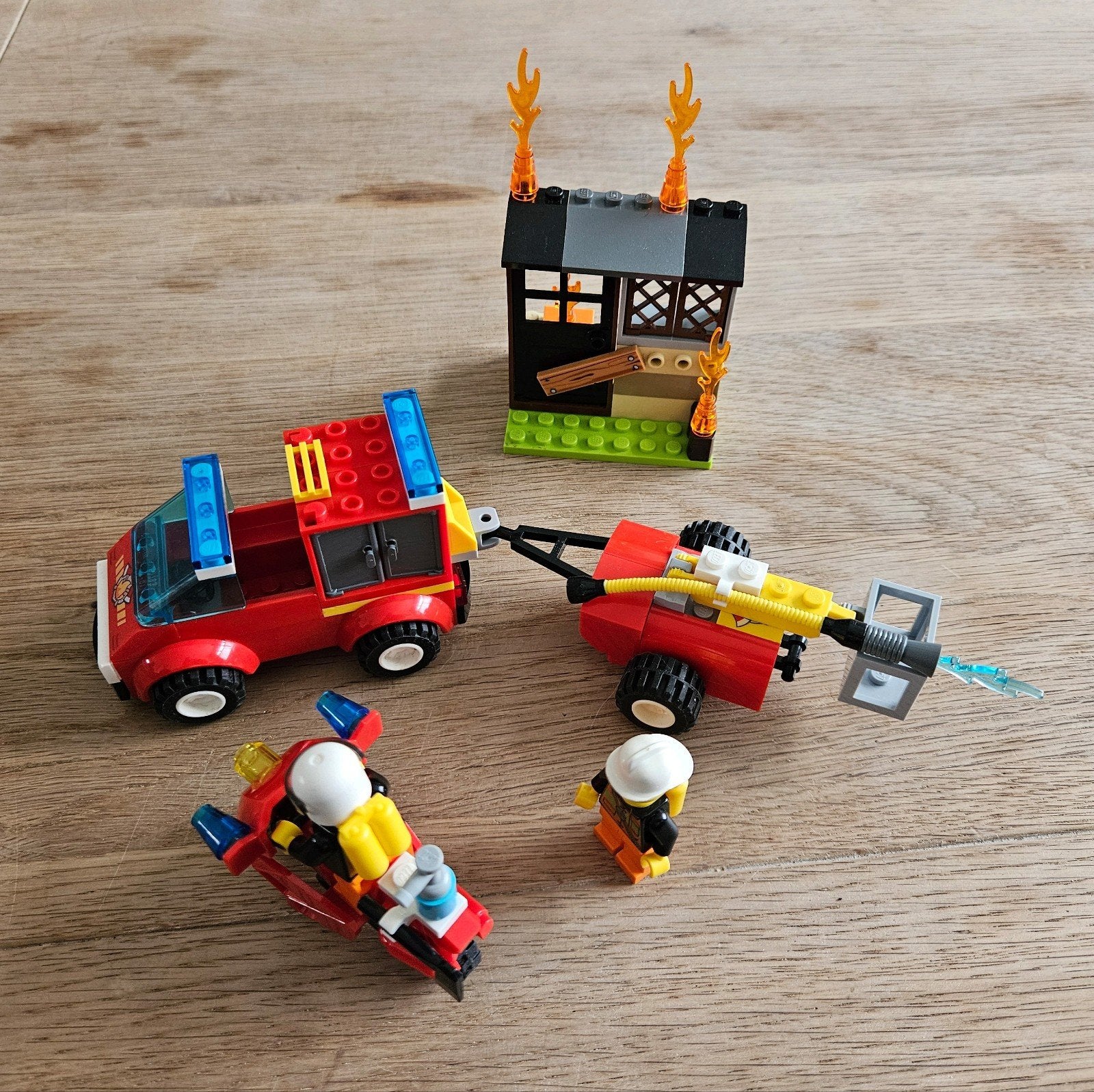 Lego City Juniors Brandweerkoffer #10740 Compleet, Compleet, City, Lego, Ophalen of Verzenden