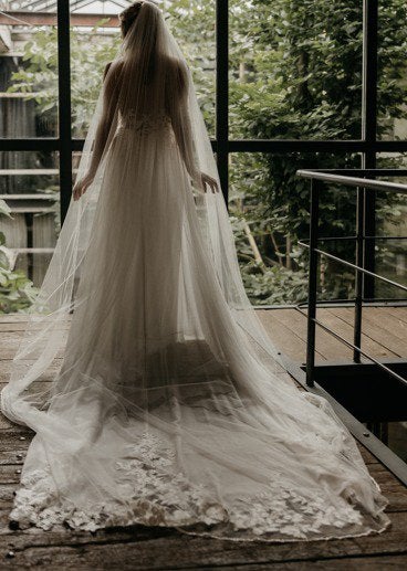 Trouwjurk Amina Love by Enzoani, Kleding | Dames, Ophalen of Verzenden, Zo goed als nieuw, Wit, Trouwjurk