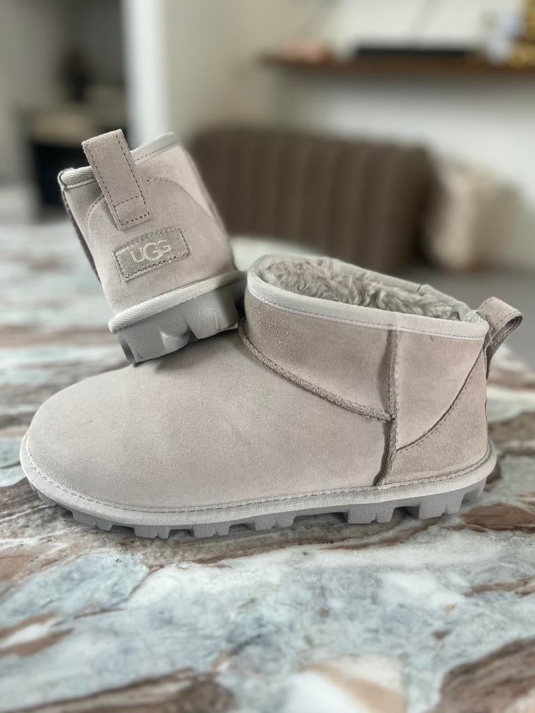 UGG Ultra Mini - maat 38, Ophalen of Verzenden, Zo goed als nieuw, Grijs