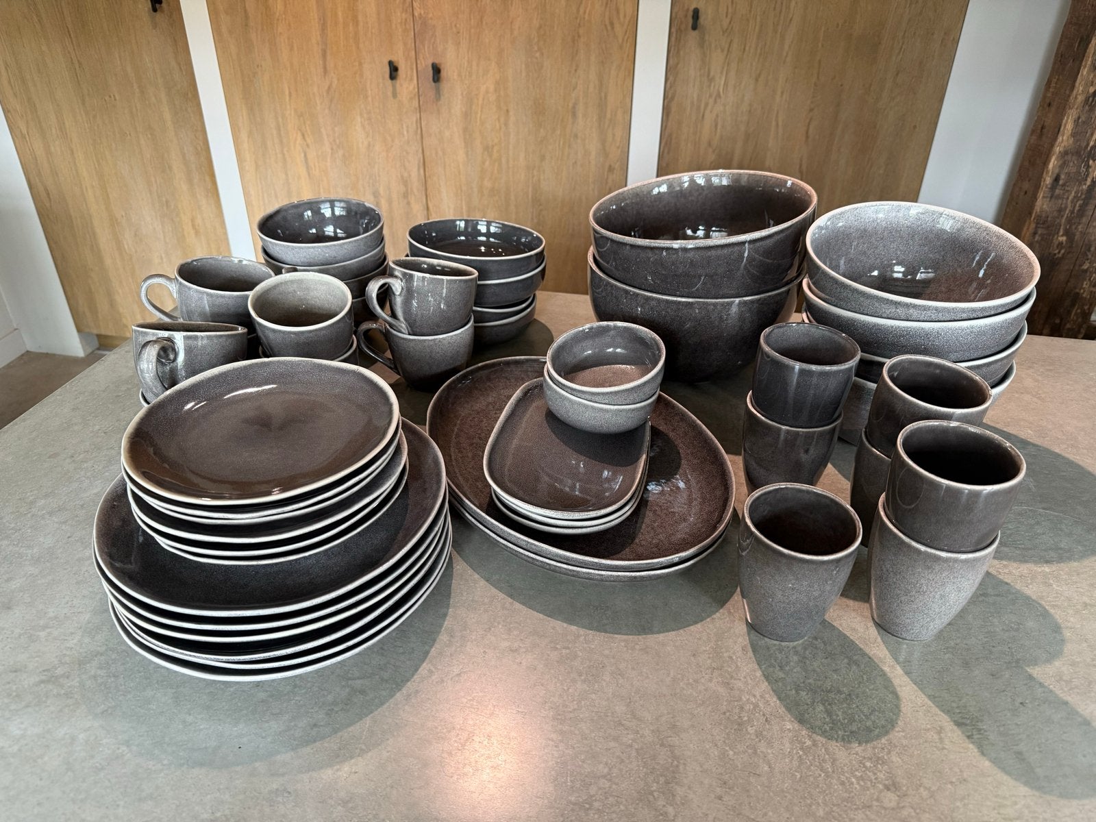 Mooi landelijk grijs servies 48 delig  - complete set, Ophalen, Gebruikt, Keramiek, Landelijk/Boerenbont