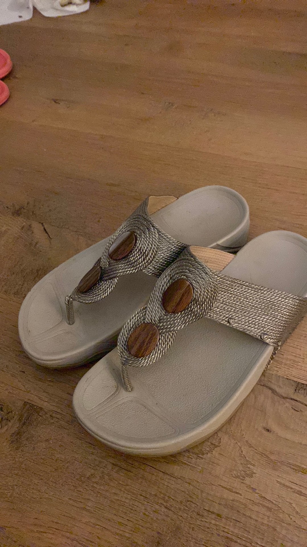 Fitflop slipper, Kleding | Dames, Schoenen, Slippers, Beige, Ophalen of Verzenden, Gedragen