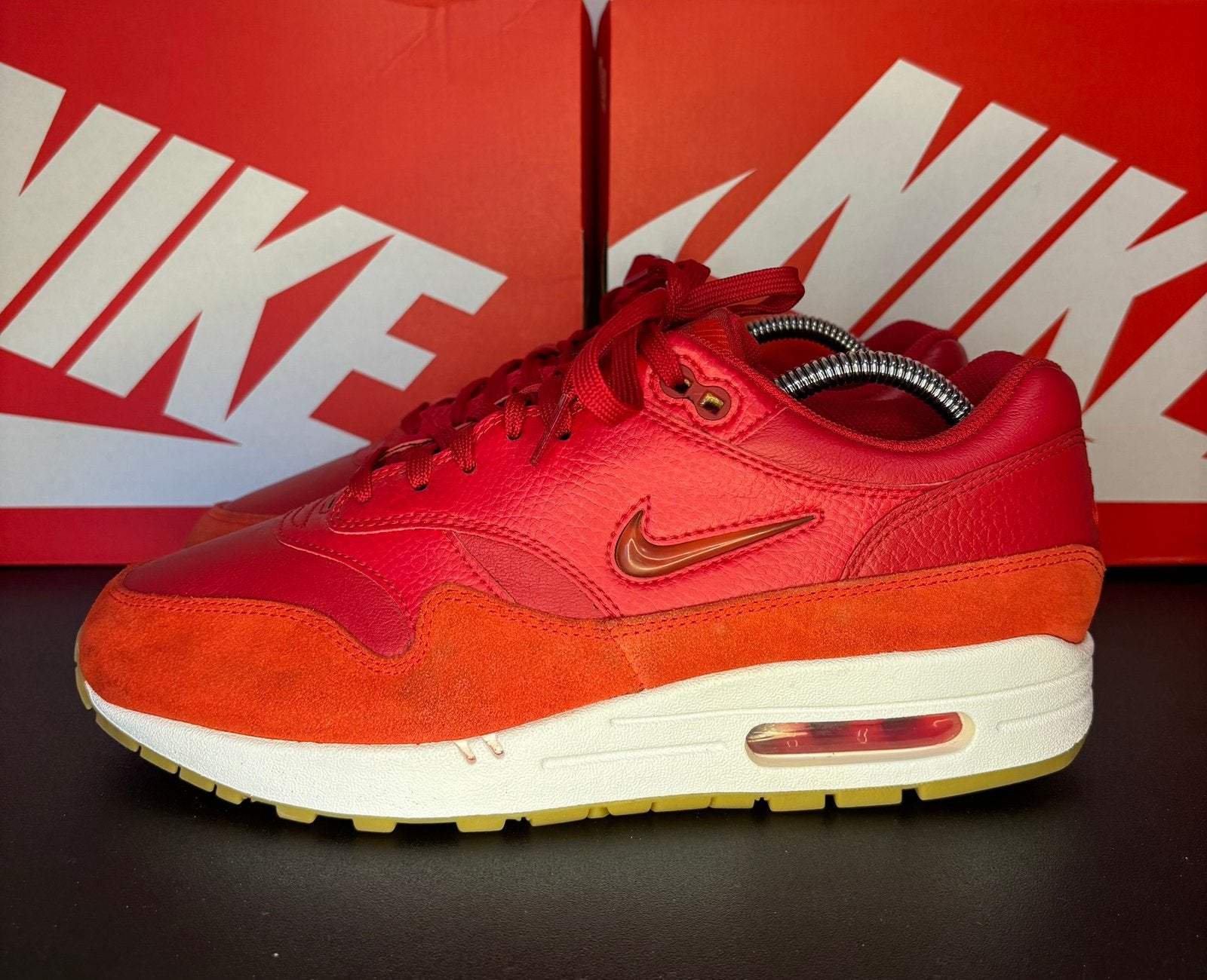 Nike Air Max 1 Jewel Red mt. 42,5, Kleding | Heren, Schoenen, Ophalen of Verzenden, Zo goed als nieuw, Overige kleuren, Sneakers of Gympen