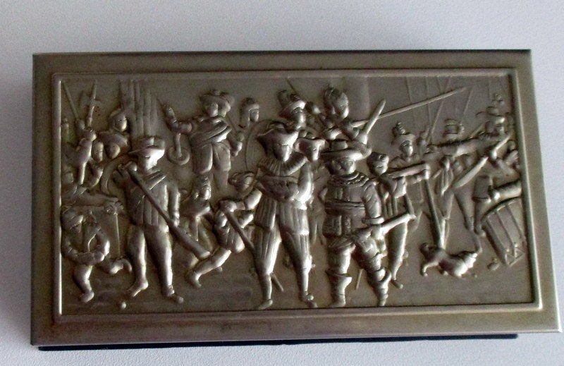 ZWITSERS SIGARENDOOSJE Vintage, Verzamelen, Rookartikelen, Aanstekers en Luciferdoosjes, Verzenden, Gebruikt, Sigarenbandjes