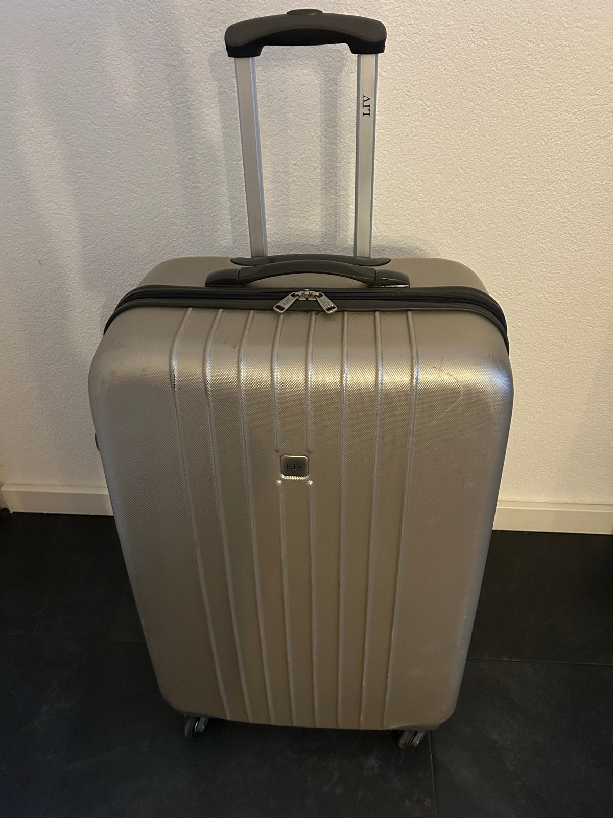 LIV Koffer - 75x48x30cm - Handig voor elke reis, Ophalen, 30 cm of meer, Gebruikt, Overige kleuren