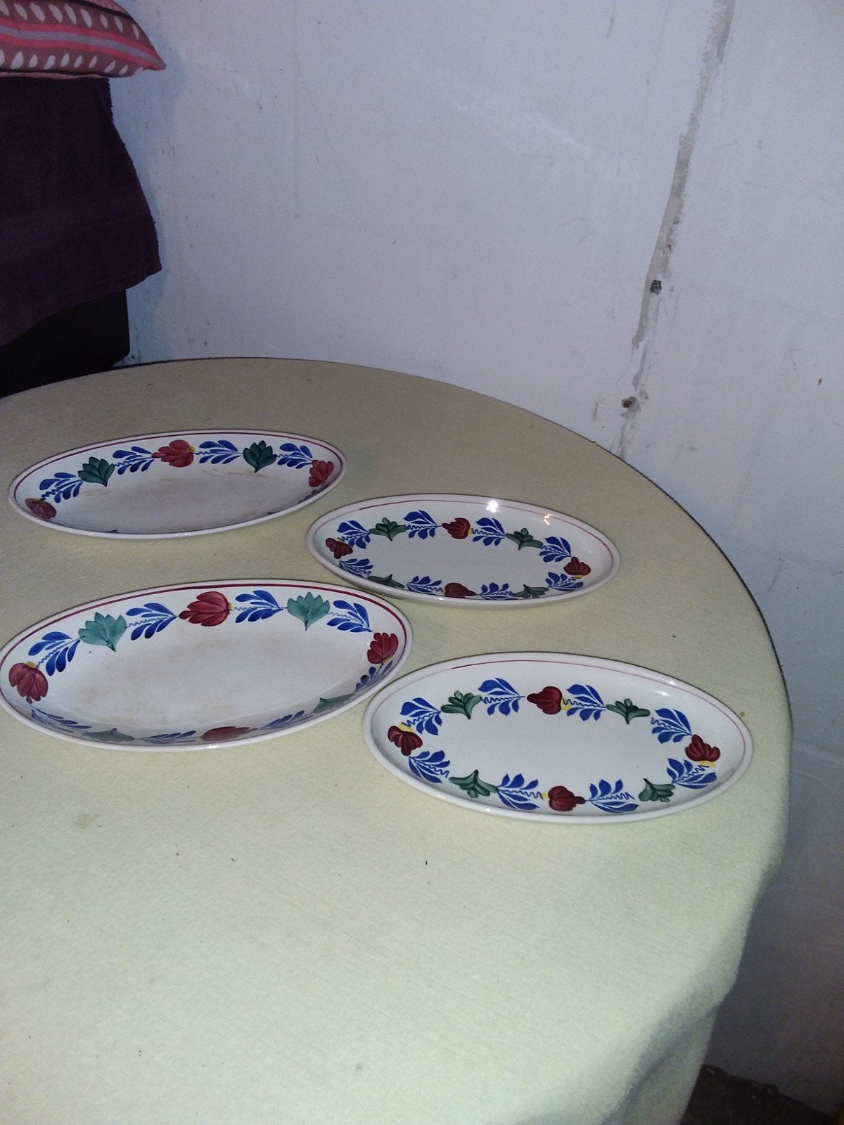 Boerenbont servies - 4 ovale schaaltjes, Gebruikt, Keramiek, Landelijk/Boerenbont, Ophalen of Verzenden