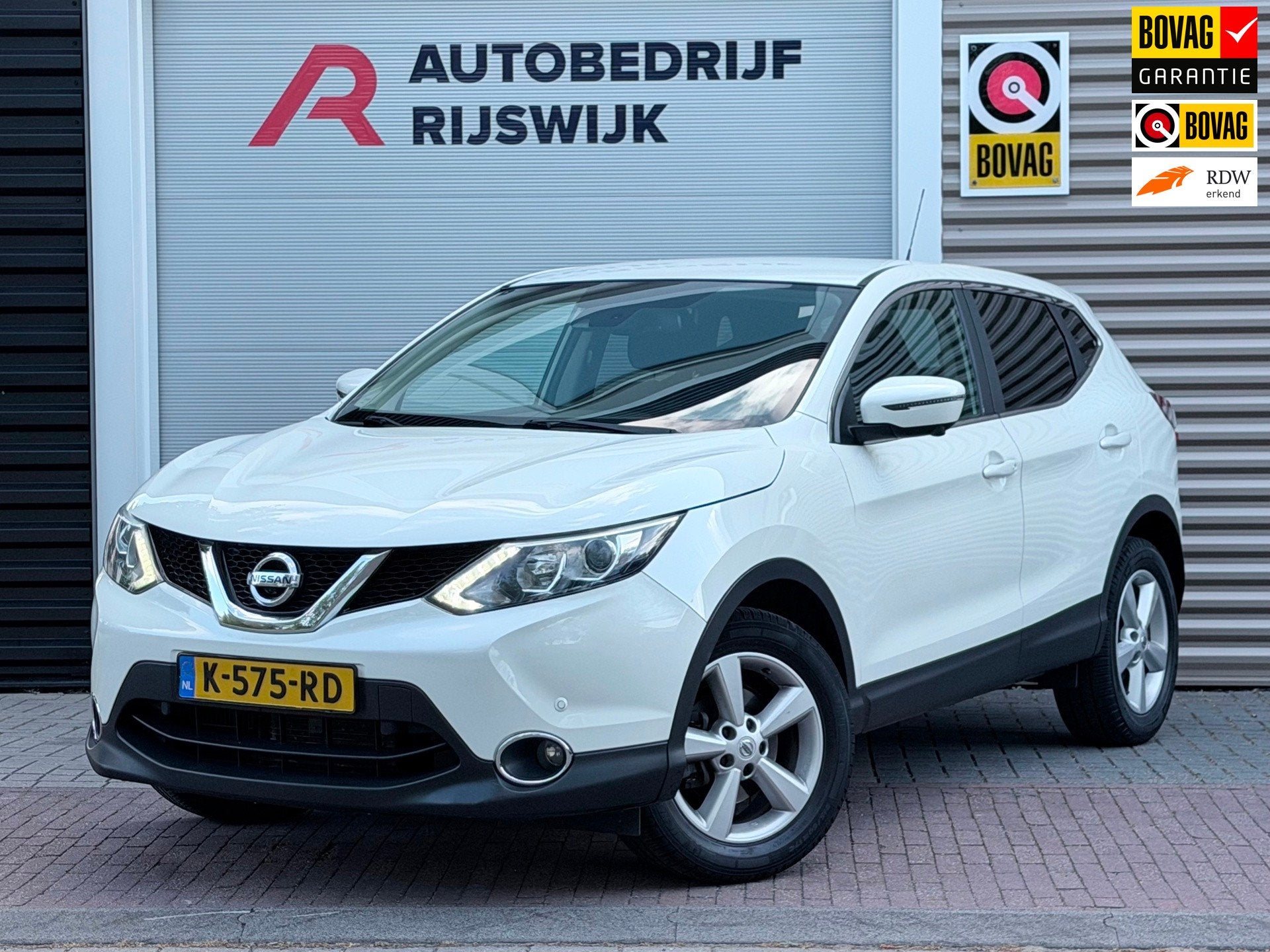 Nissan Qashqai 1.2 Connect Edition Automaat/360, Gebruikt, 4 cilinders, 116 pk, Wit