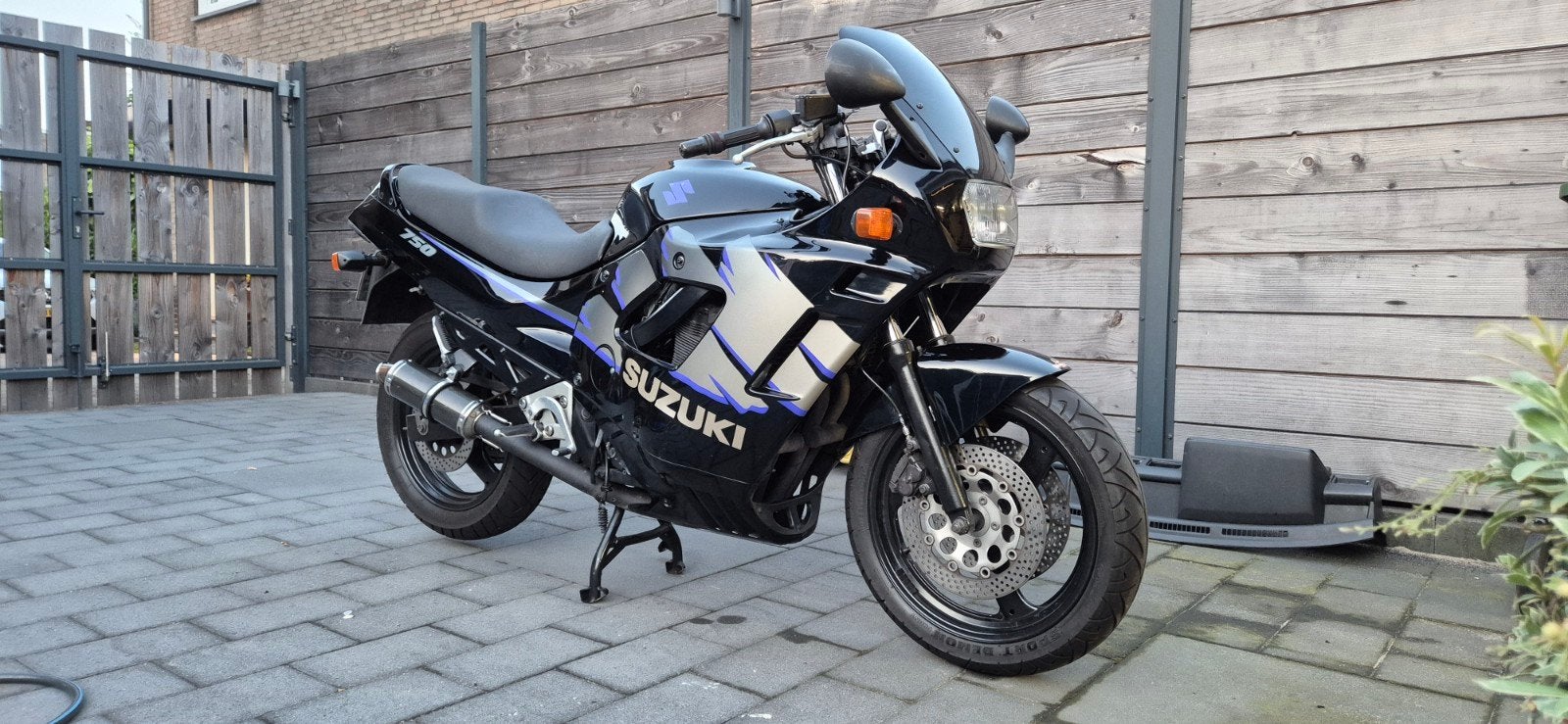 Suzuki GSX750F uit 1994, Motoren, Motoren | Suzuki, Sportuitlaat, 750 cc, Occasion, 4 cilinders