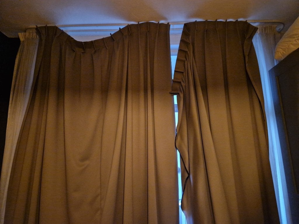 Verduisterende gordijnen taupe + rails, Ophalen, 320 cm, Grijs, In te korten