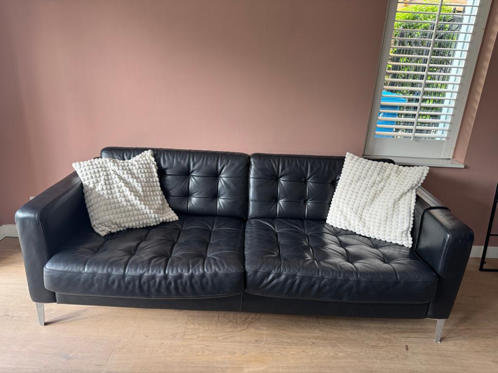 IKEA zwart leren 2/3-zitsbank in goede conditie, Huis en Inrichting, Ophalen, Gebruikt, 150 tot 200 cm, Driepersoons