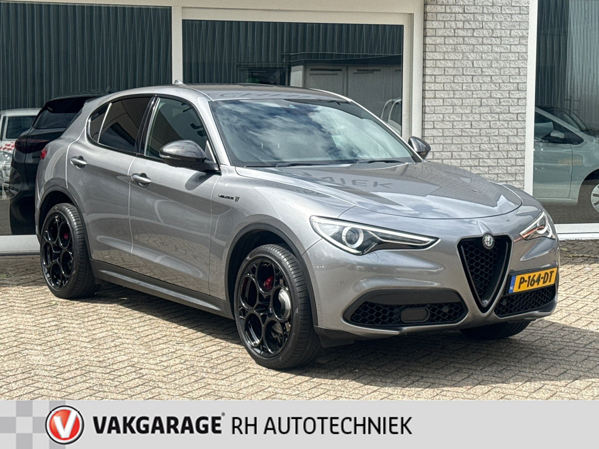 Alfa Romeo Stelvio 2.0 T AWD First Edition Carbon, Veloce ui, Auto's, Alfa Romeo, Automaat, Euro 6, 4 cilinders, Automatische klimaatregeling