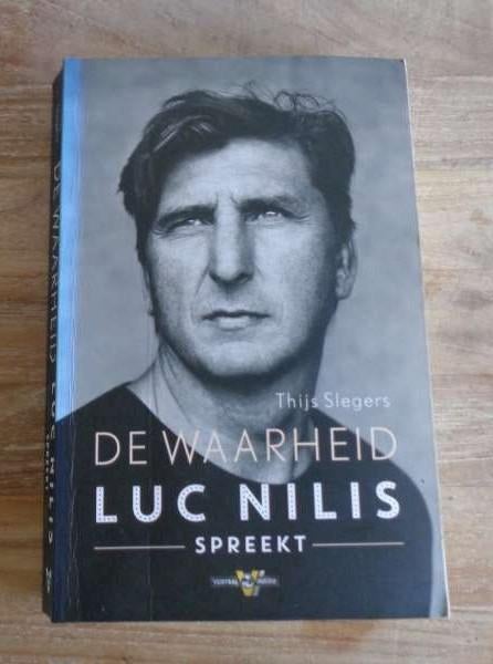 De waarheid Luc Nilis spreekt Thijs Slegers voetbal boek, Boeken, Sportboeken, Zo goed als nieuw, Balsport, Ophalen of Verzenden