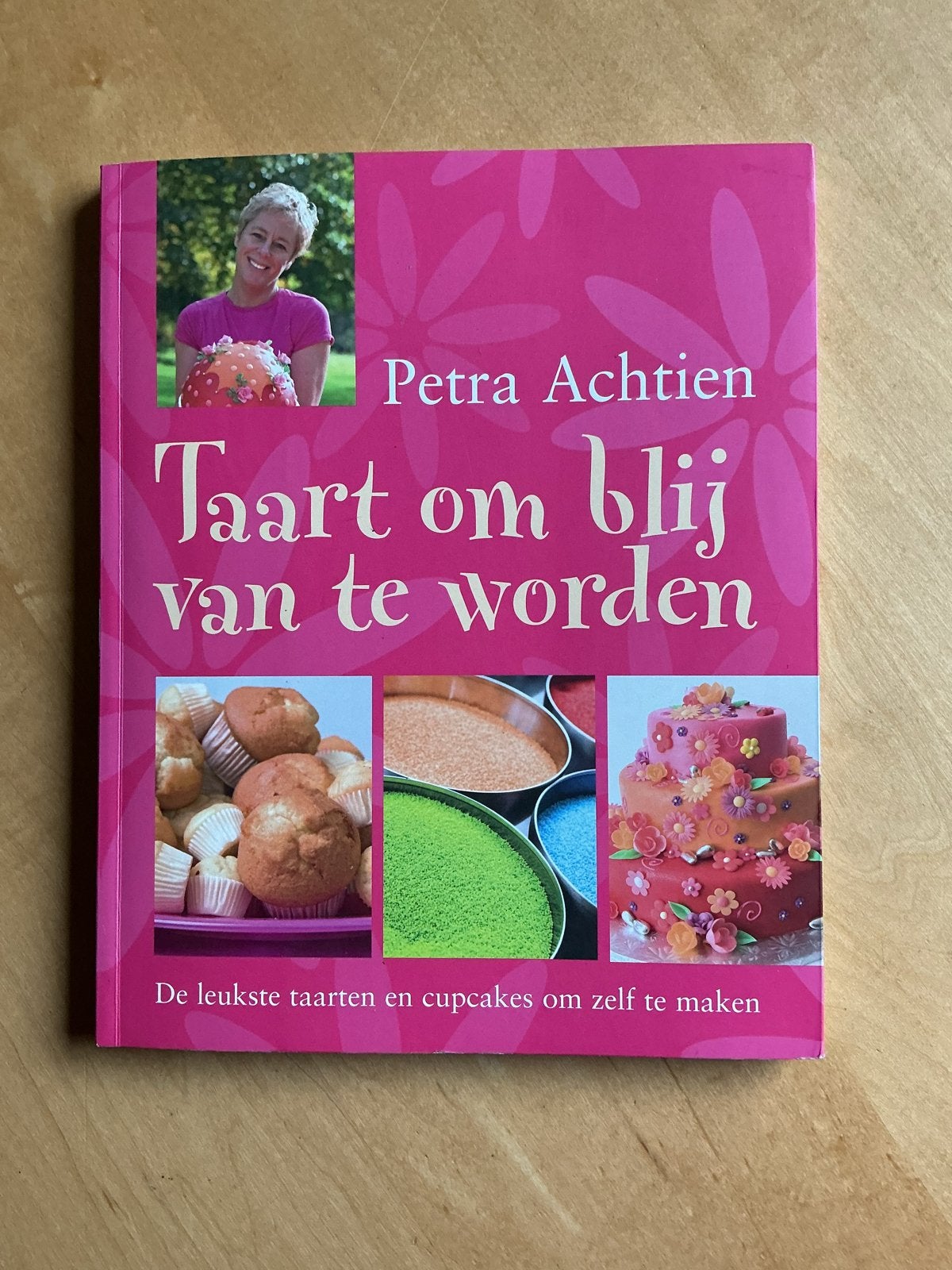 Taart om blij van te worden - Petra Achtien, Boeken, Kookboeken, Ophalen of Verzenden, Zo goed als nieuw, Overige gebieden, Taart, Gebak en Desserts