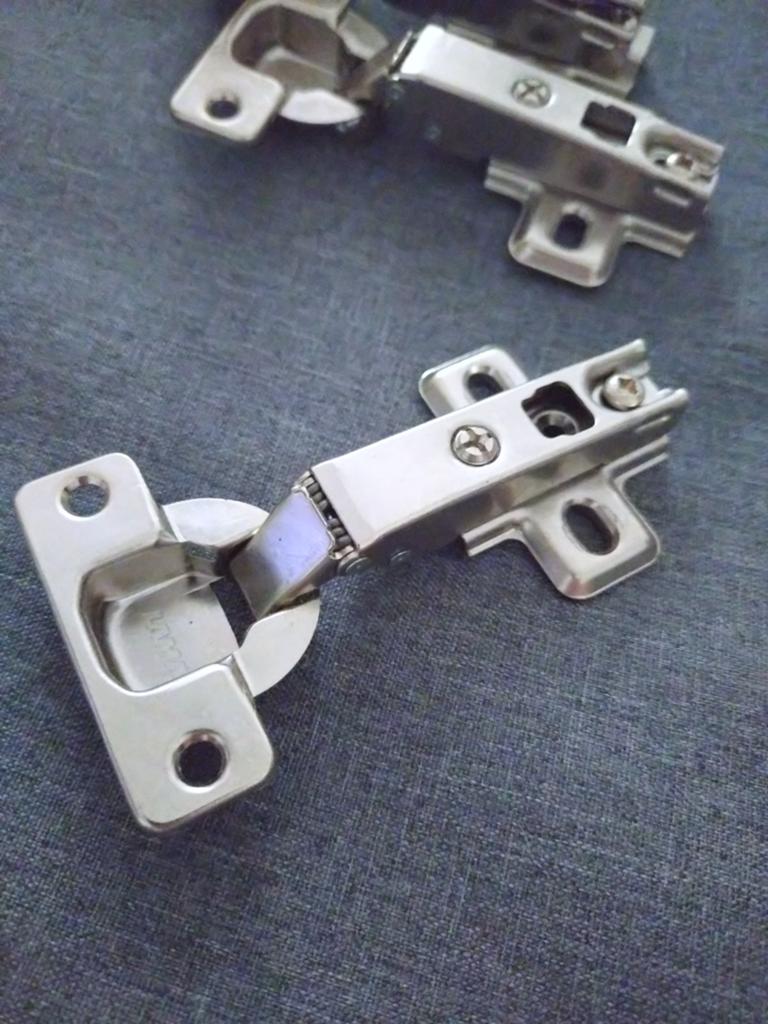 4x2 IKEA UTRUSTA scharnieren, Ophalen of Verzenden, Zo goed als nieuw