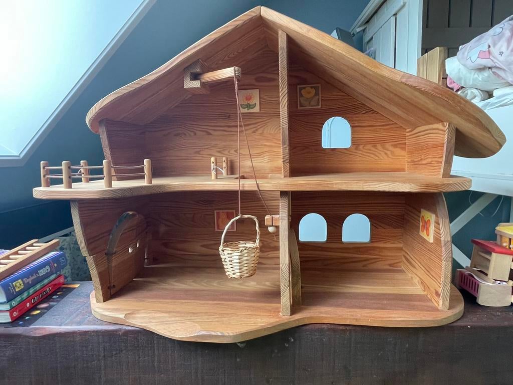 Handgemaakt houten poppenhuis, Ophalen, Zo goed als nieuw, Poppenhuis