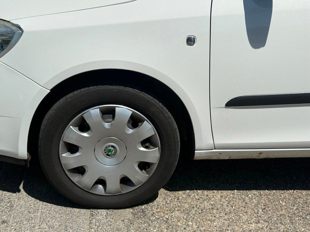 Skoda Fabia 1.4-16V Comfort APK 6-2-2027/AIRCO/CRUISE/RIJDT, Auto's, Voorwielaandrijving, Zwart, 4 cilinders, Wit