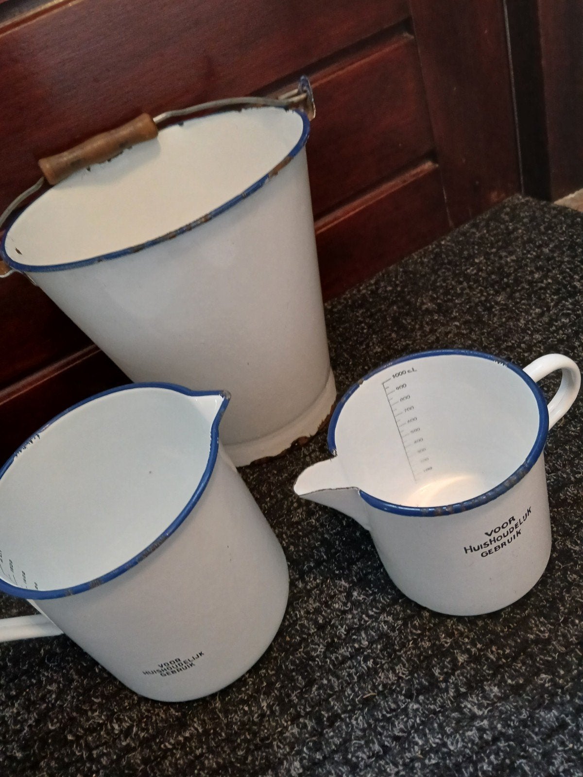 Vintage wit/blauwe geëmailleerde maatkannen en emmer. Leuke, Antiek en Kunst, Ophalen