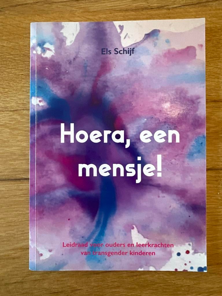 Hoera, een mensje! Leidraad voor ouders en leerkrachten, Ophalen of Verzenden, Zo goed als nieuw, Opvoeding vanaf 10 jaar