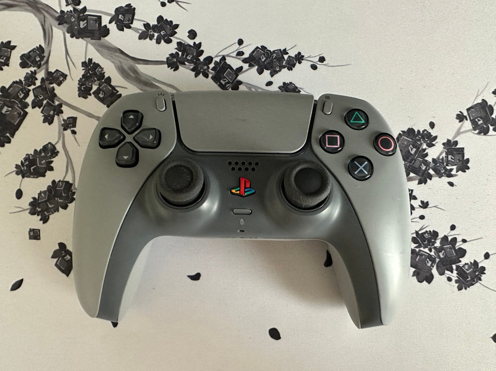 PlayStation DualSense 30th Anniversary ZGAN + Doos, Ophalen of Verzenden, Zo goed als nieuw, Controller, PlayStation 1