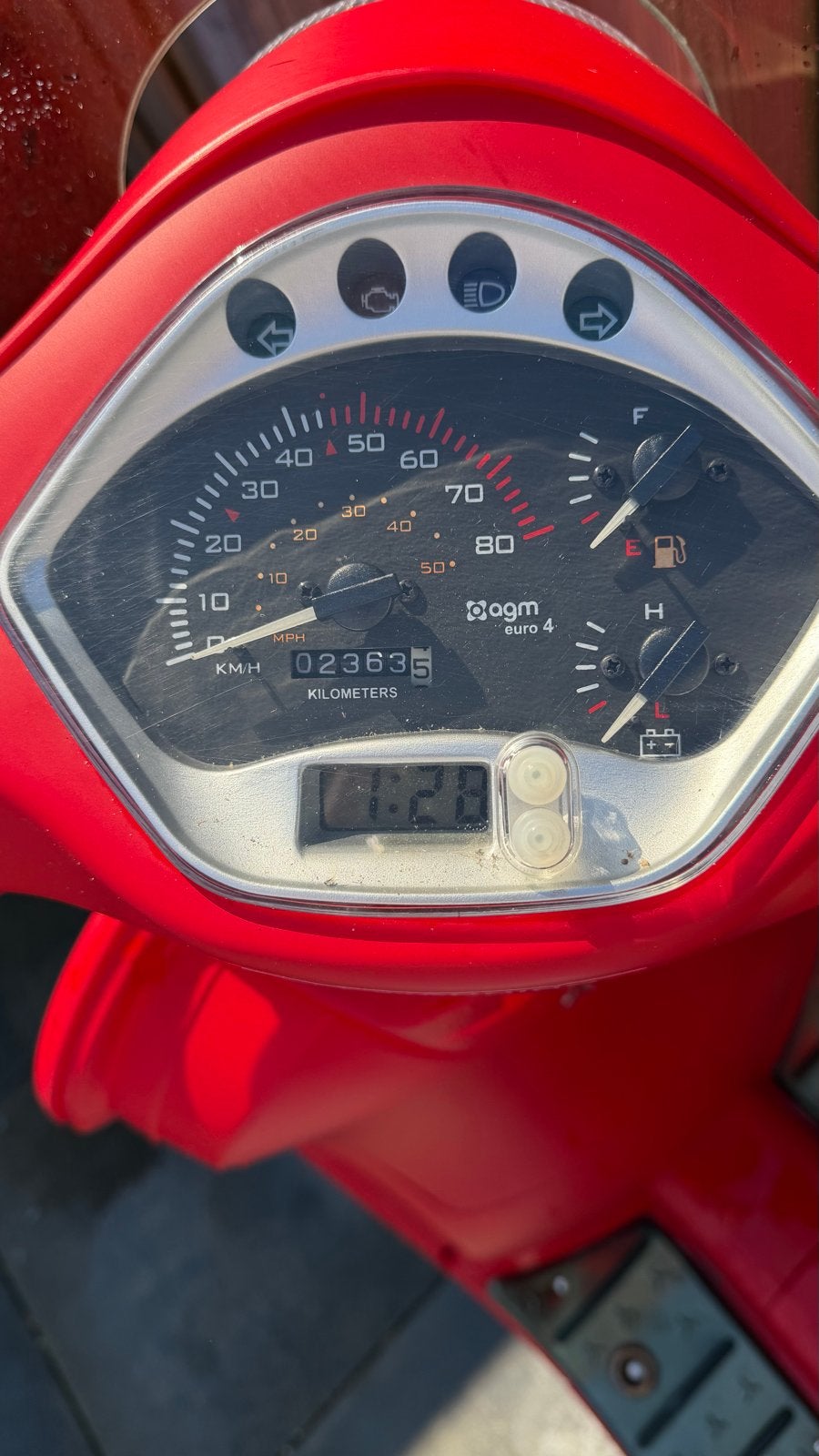 AGM VX50 Scooter - 2363 km - geel kenteken, Ophalen, Gebruikt, Maximaal 45 km/u, Benzine