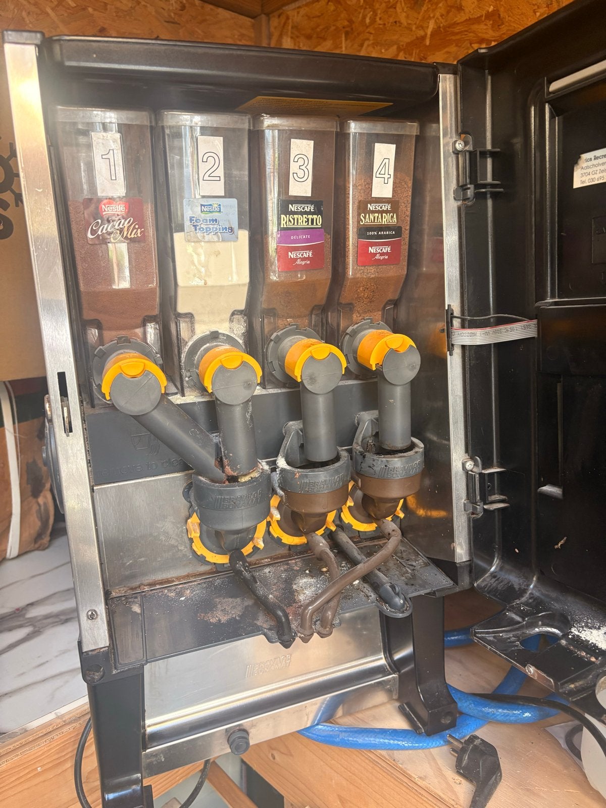Nescafé Koffiemachine - Diverse Dranken, Witgoed en Apparatuur, Koffiezetapparaten, Ophalen, Gebruikt, 10 kopjes of meer, Koffiemachine