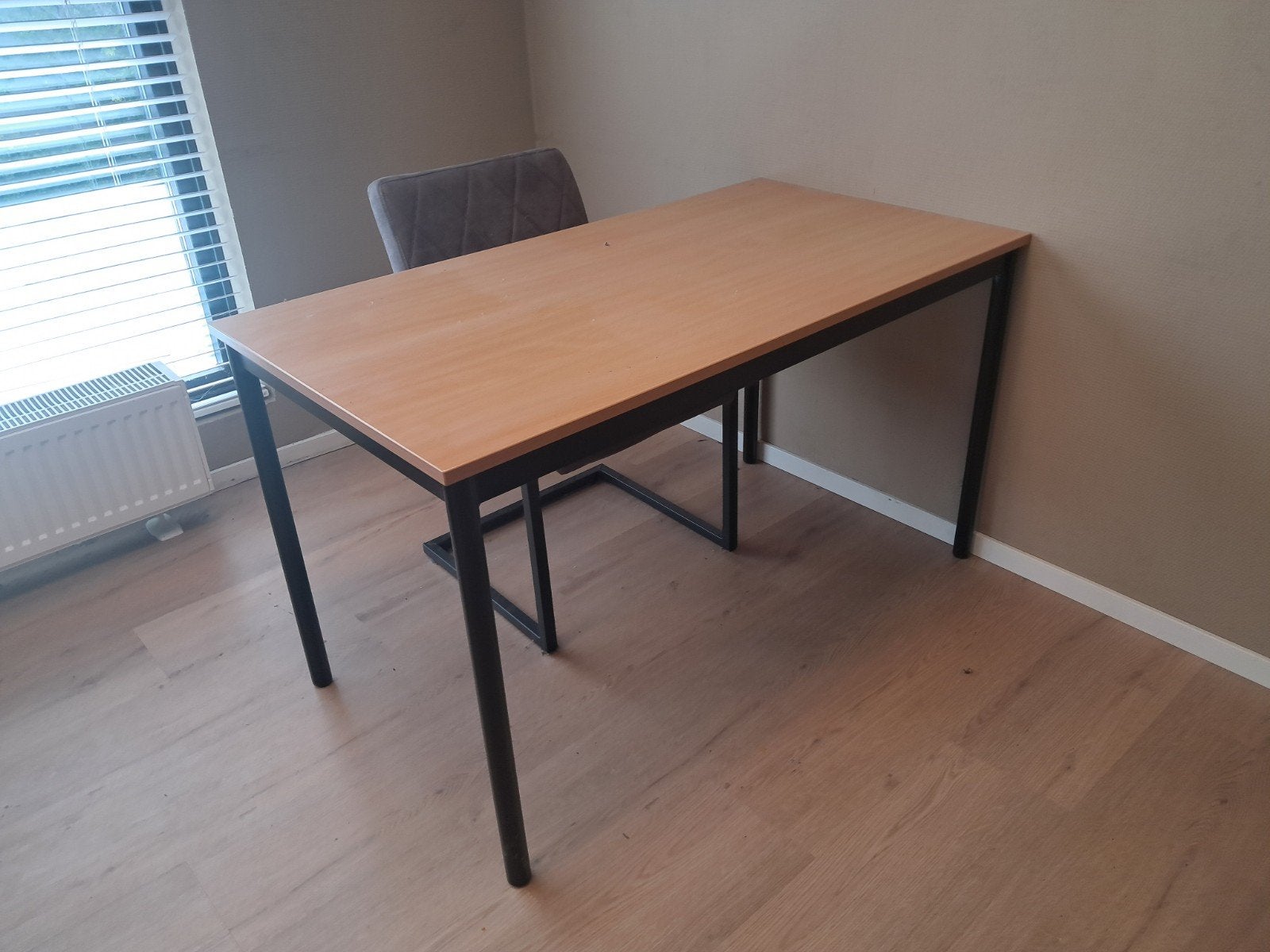 10 kantoortafels - los of in partij, Overige houtsoorten, Gebruikt, 100 tot 150 cm, Rechthoekig