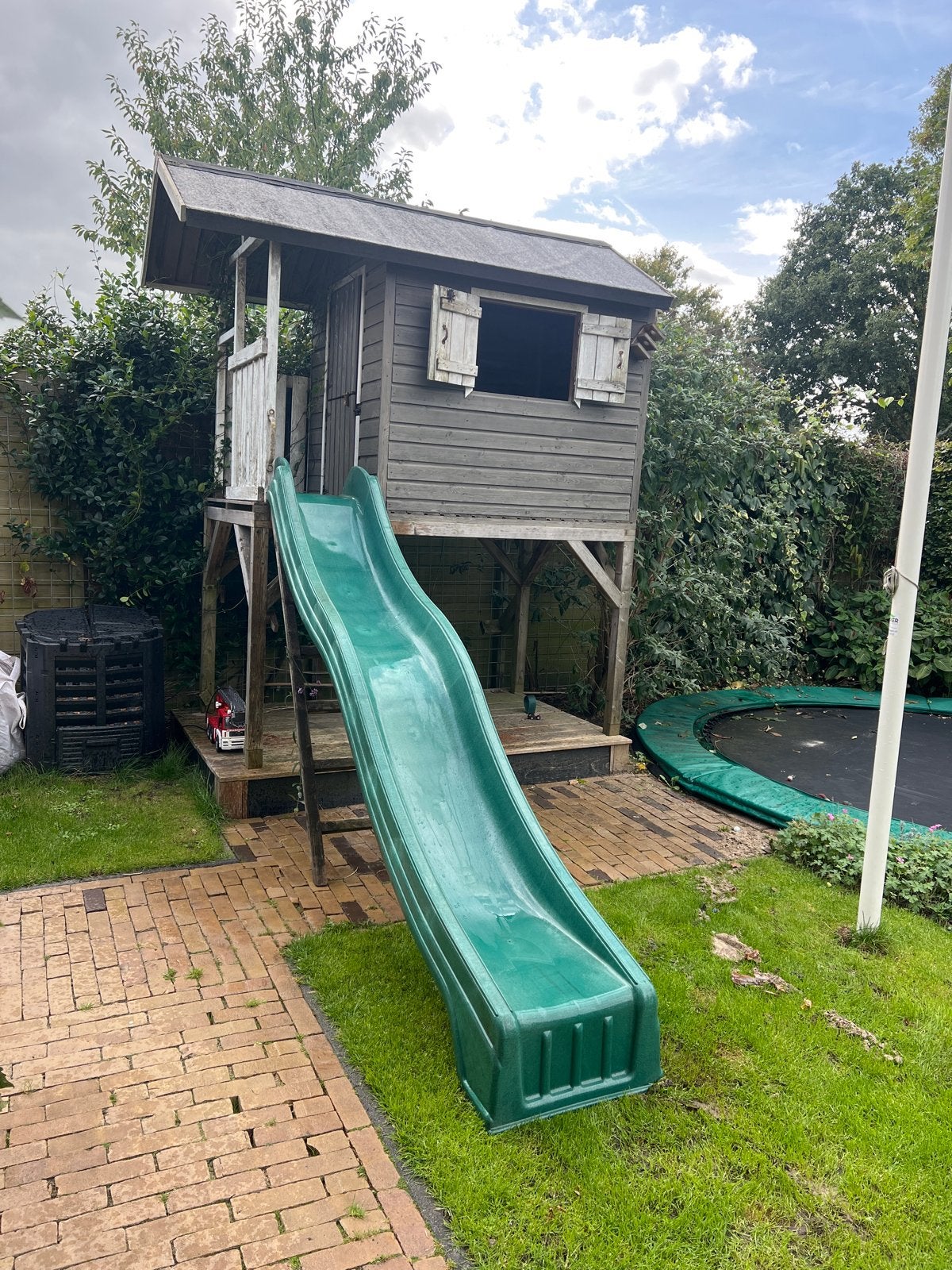 Houten speelhuisje met glijbaan en luikjes, Kinderen en Baby's, Ophalen, Gebruikt, Hout