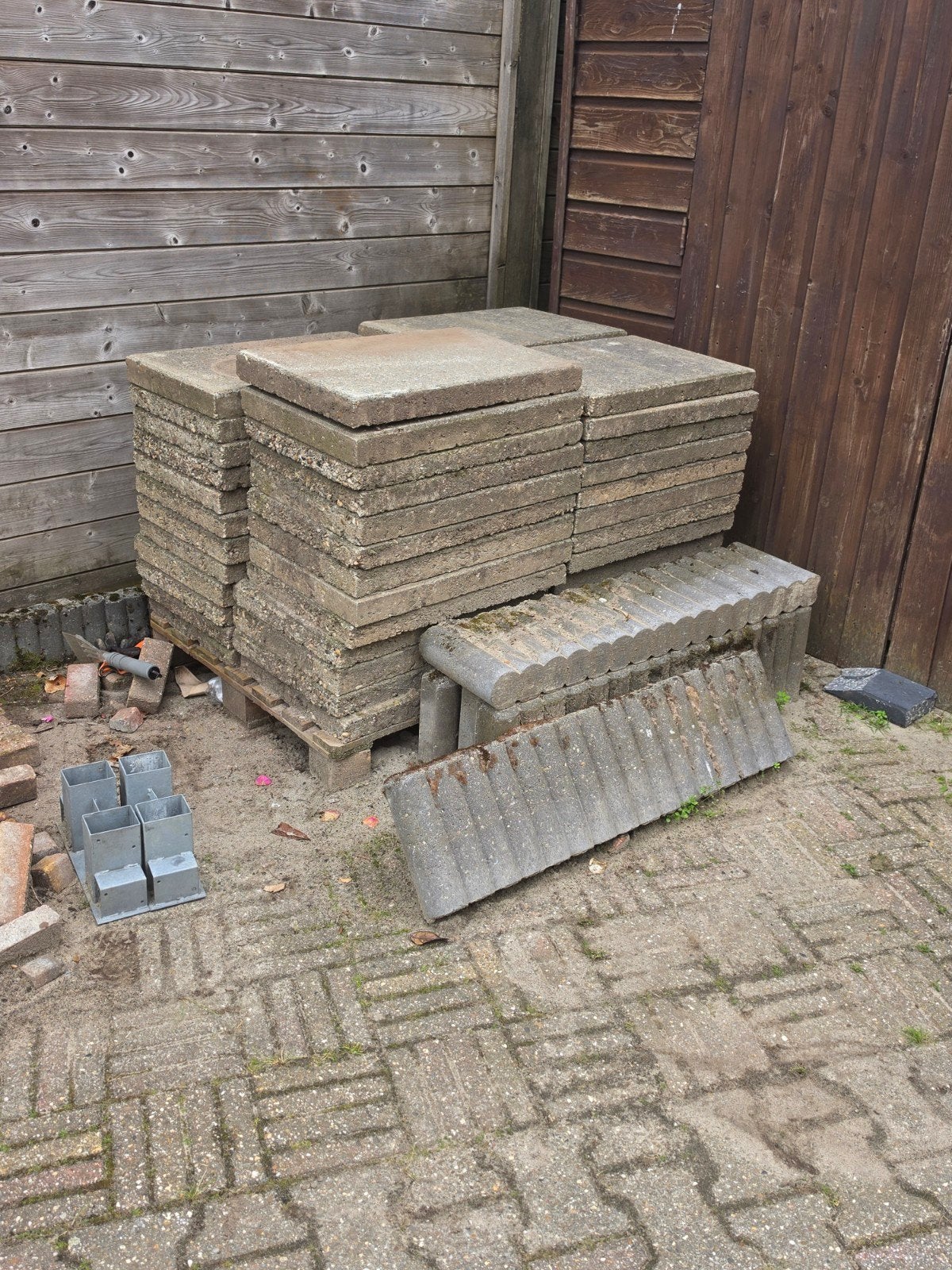 Gratis af te halen: 89 tegels (0,6x0,3m) - 16m², Gebruikt, Ophalen of Verzenden, 10 m² of meer, 20 tot 40 cm