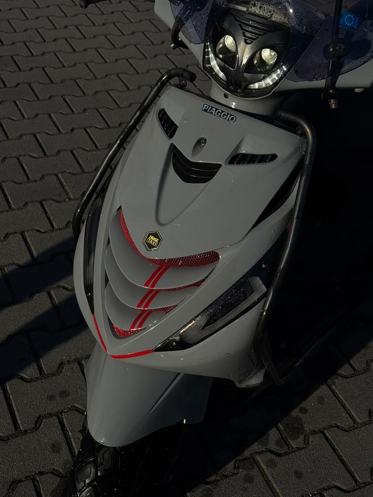 Piaggio zip 4 takt, Fietsen en Brommers, Ophalen of Verzenden, Zo goed als nieuw, Benzine, Zip