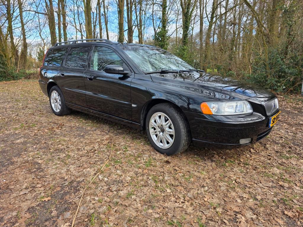 Volvo V70II bi-fuel 2.4 momentumYoungtimer cng/benzine, Auto's, Voorwielaandrijving, 1800 kg, Zwart, Zwart