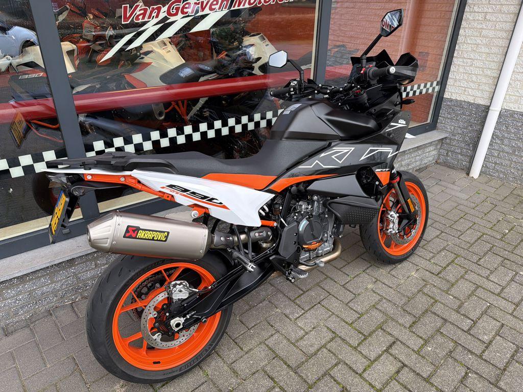 KTM 890 SMT 2023, Bedrijf, SuperMoto
