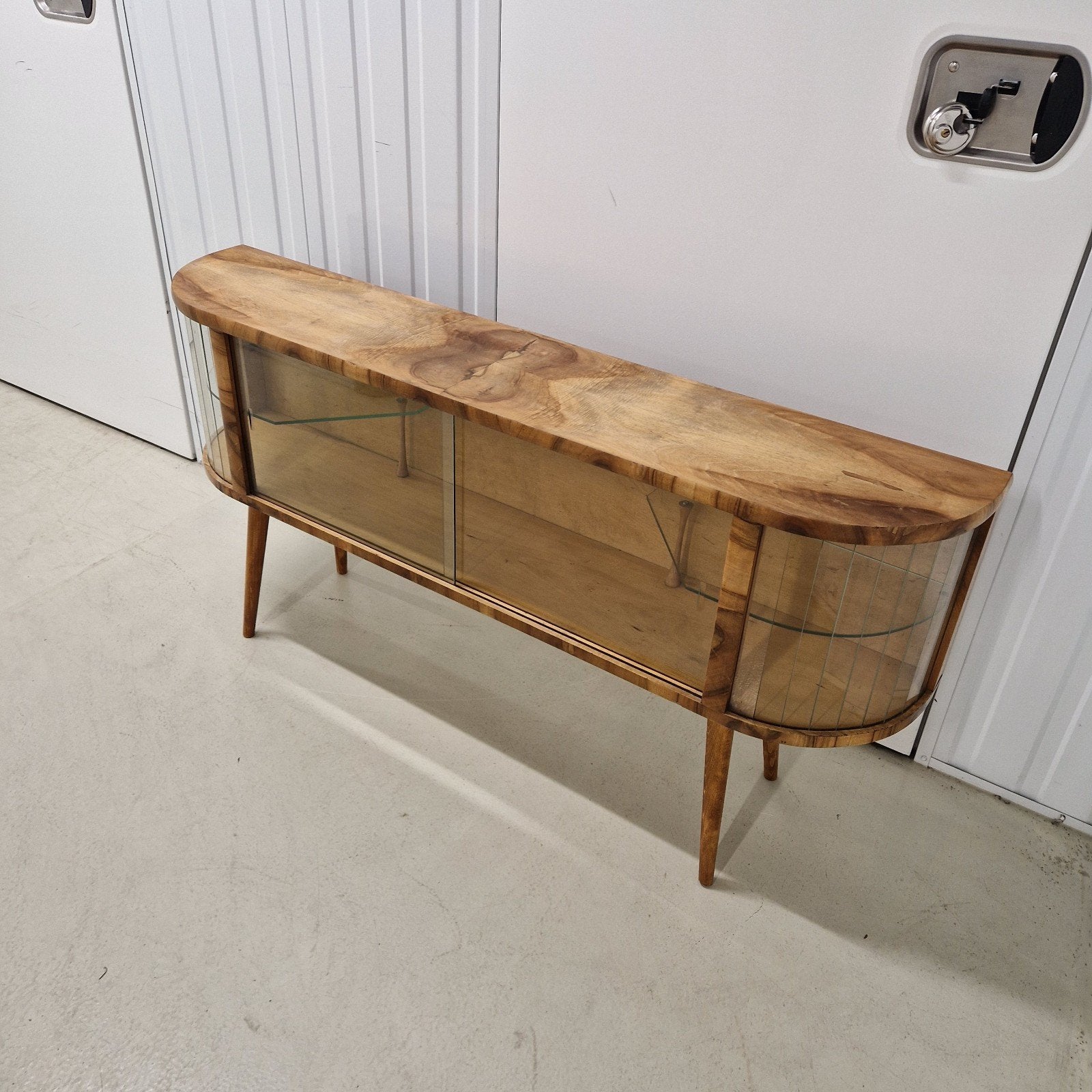 Foto 3 van Vintage Vitrinekast / Dressoir Jaren 5060 Mid-Century Modern