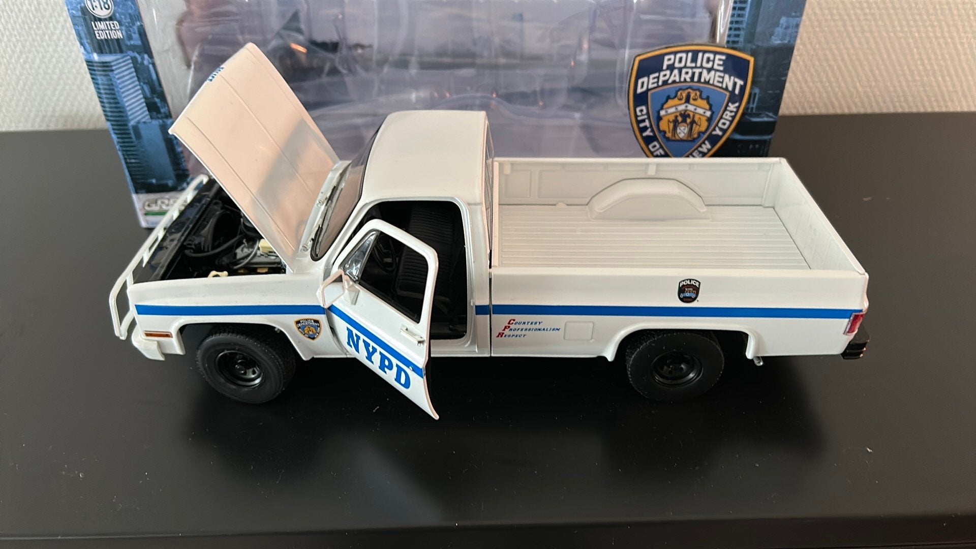 NYPD Greenlight Chevrolet 1:18, Ophalen of Verzenden, Zo goed als nieuw, Overige merken