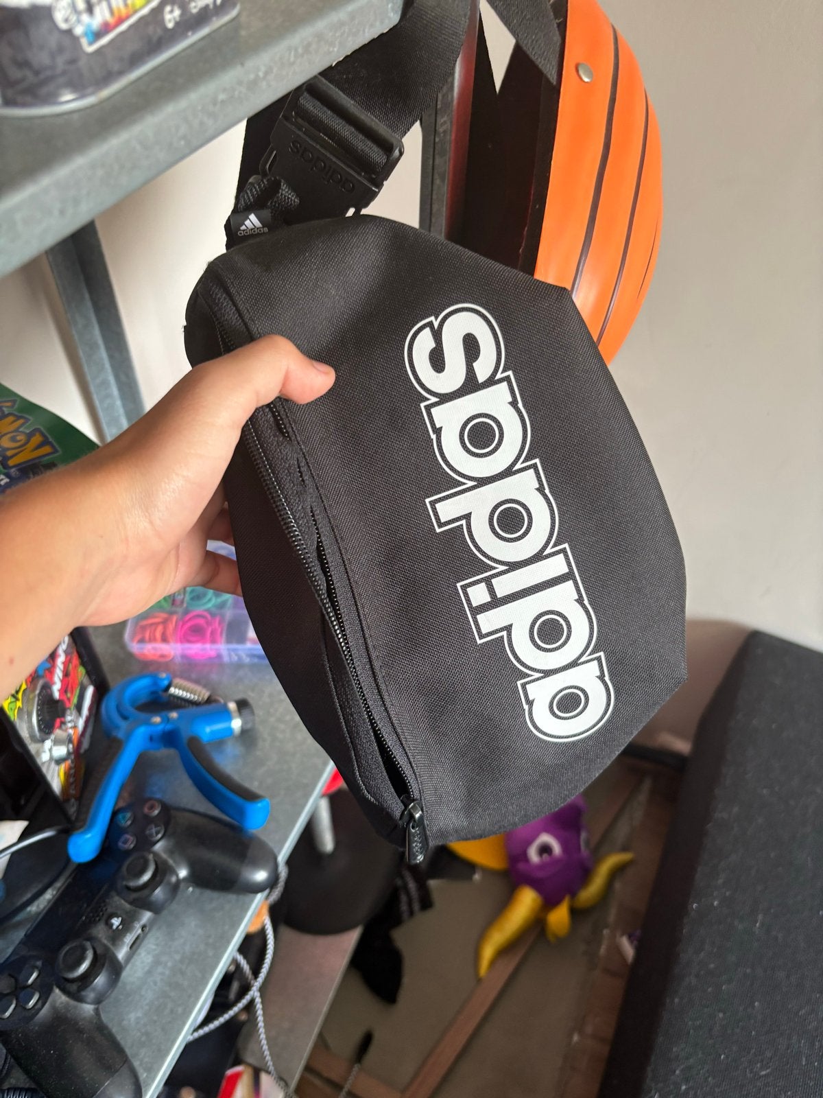 Adidas heuptas / schoudertas zwart, Sieraden, Tassen en Uiterlijk, Overige merken, Gebruikt, Minder dan 30 cm, Ophalen of Verzenden