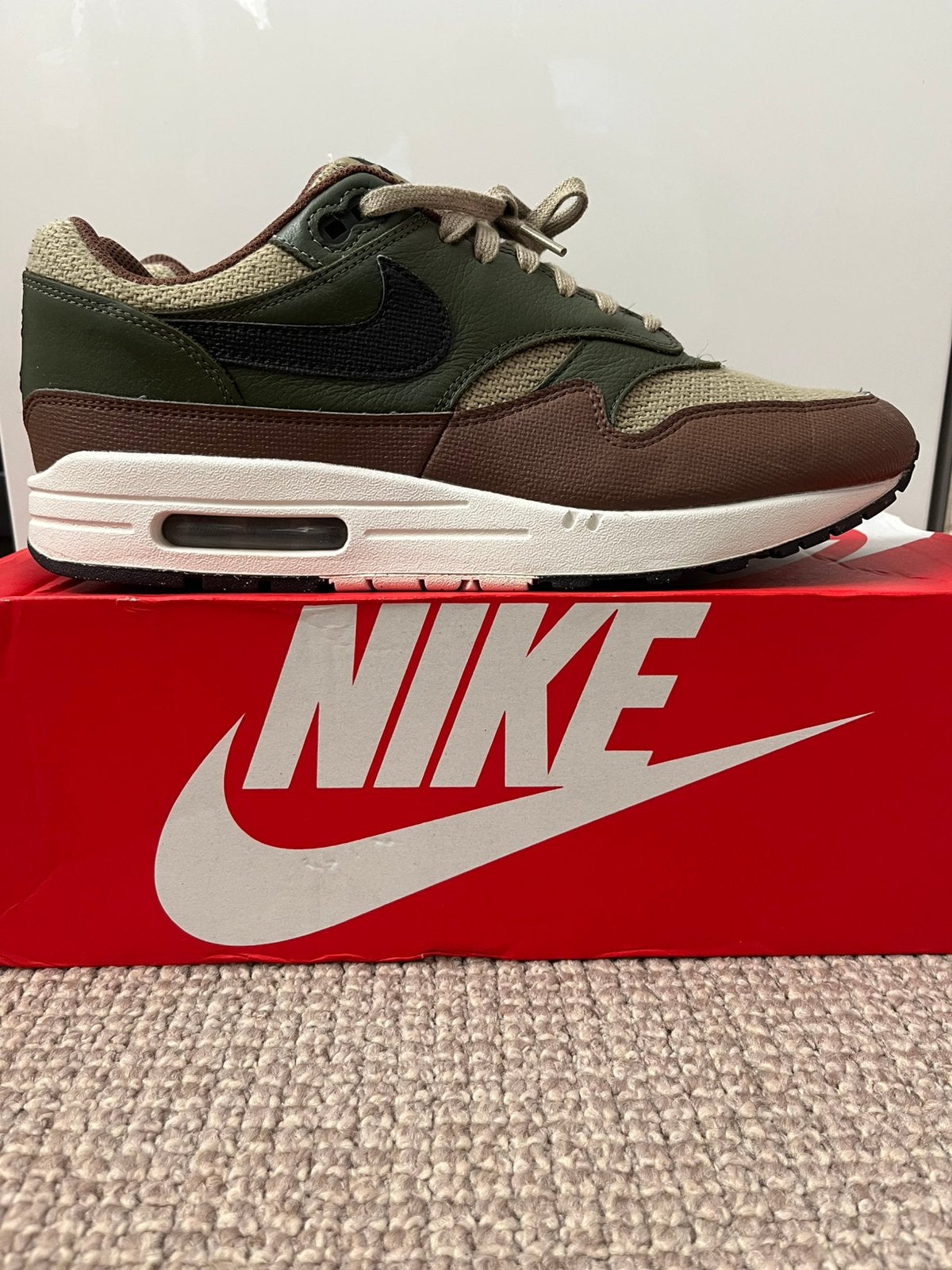 Nike air max 1 “Neutral Olive” / 45.5, Ophalen of Verzenden, Zo goed als nieuw, Overige kleuren, Sneakers of Gympen