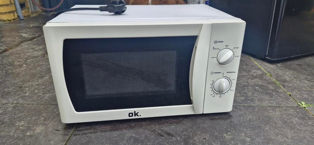 OK. Magnetron - Compact en Functioneel, Witgoed en Apparatuur, Magnetrons, Gebruikt, Vrijstaand, Magnetron, Minder dan 45 cm, Draaiplateau