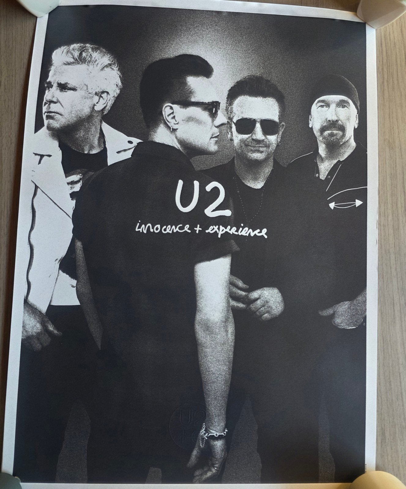 U2 Innocence + Experience Tour Poster (Zwart-wit), Verzamelen, Posters, Rechthoekig Staand, Ophalen of Verzenden, Zo goed als nieuw