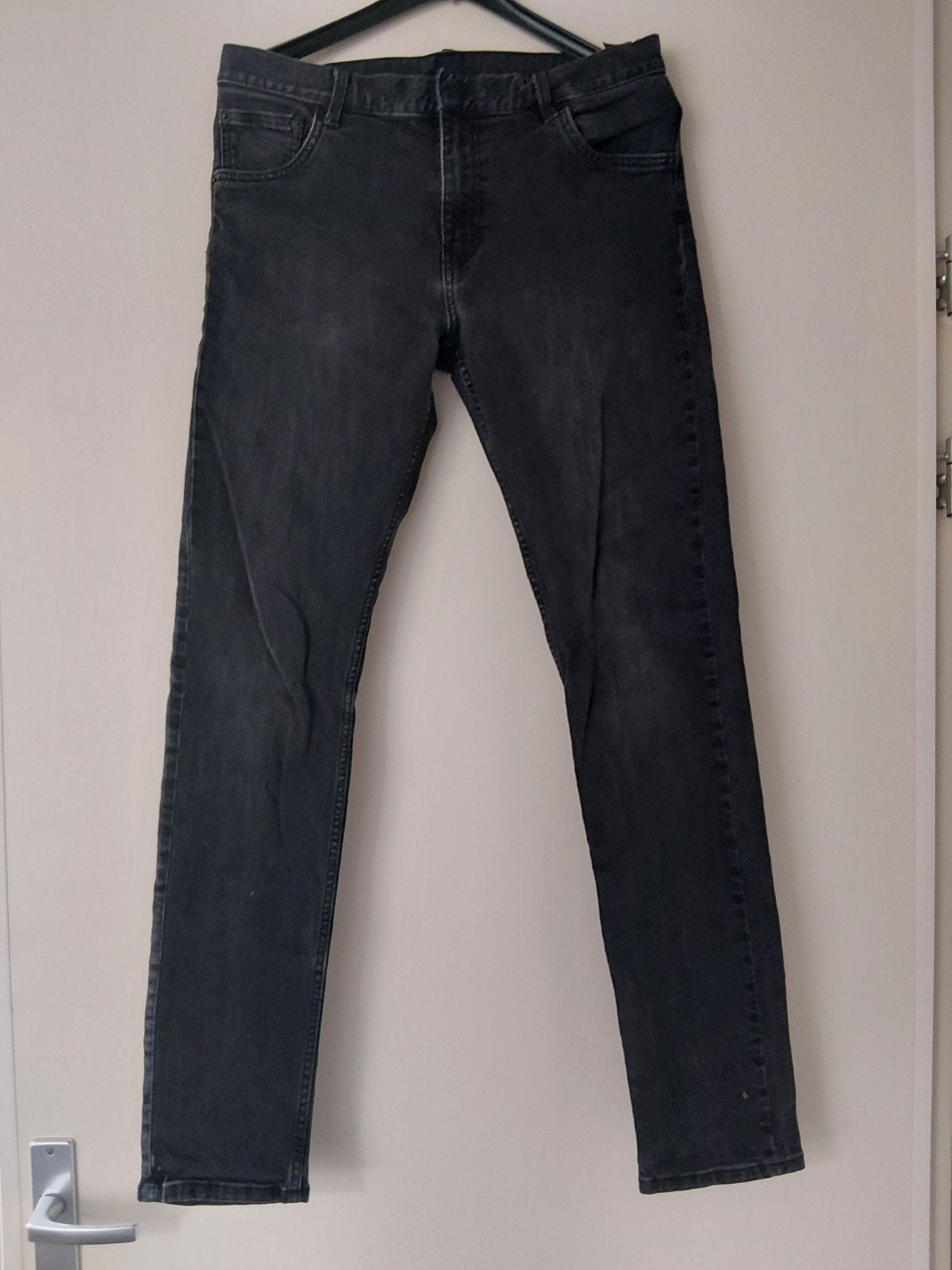 Weekday Friday black coal W32/L34 in nieuwstaat, Zwart, W32 (confectie 46) of kleiner, Ophalen of Verzenden, Zo goed als nieuw