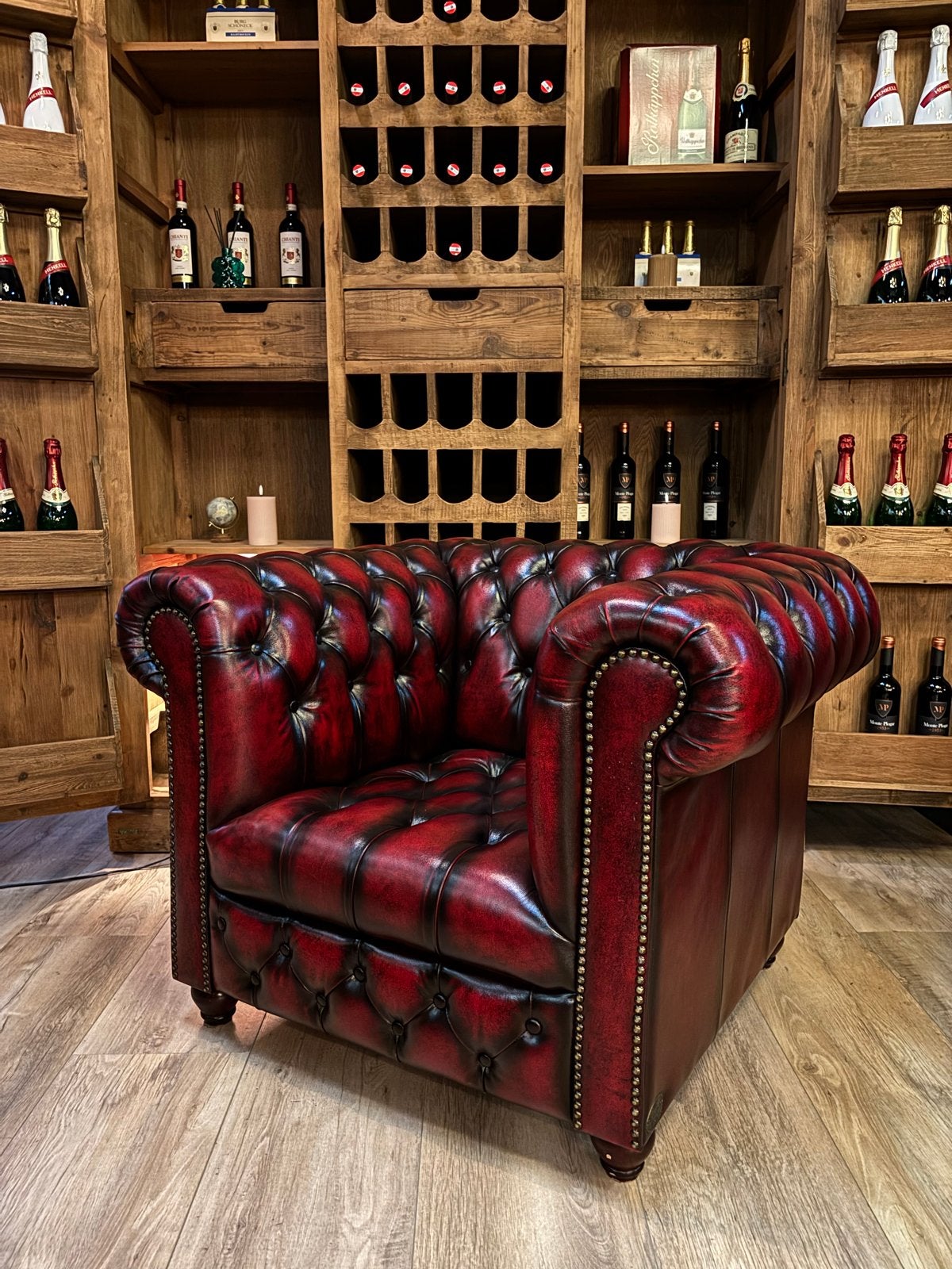 The Chesterfield brand oxblood, Huis en Inrichting, Info@chesterfieldjunkie.nl, Gosem engelsstraat, Ophalen of Verzenden, Zo goed als nieuw
