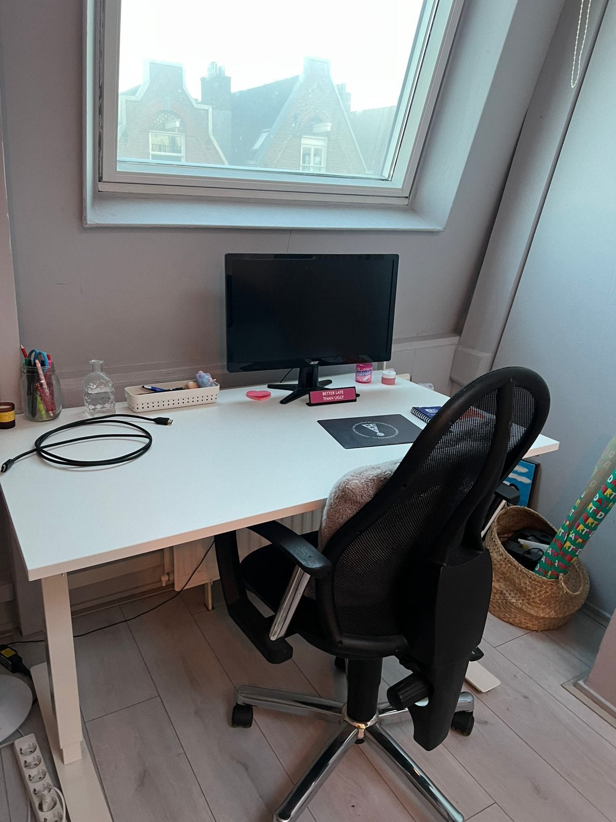 Desk and chair, Ophalen of Verzenden, Zo goed als nieuw