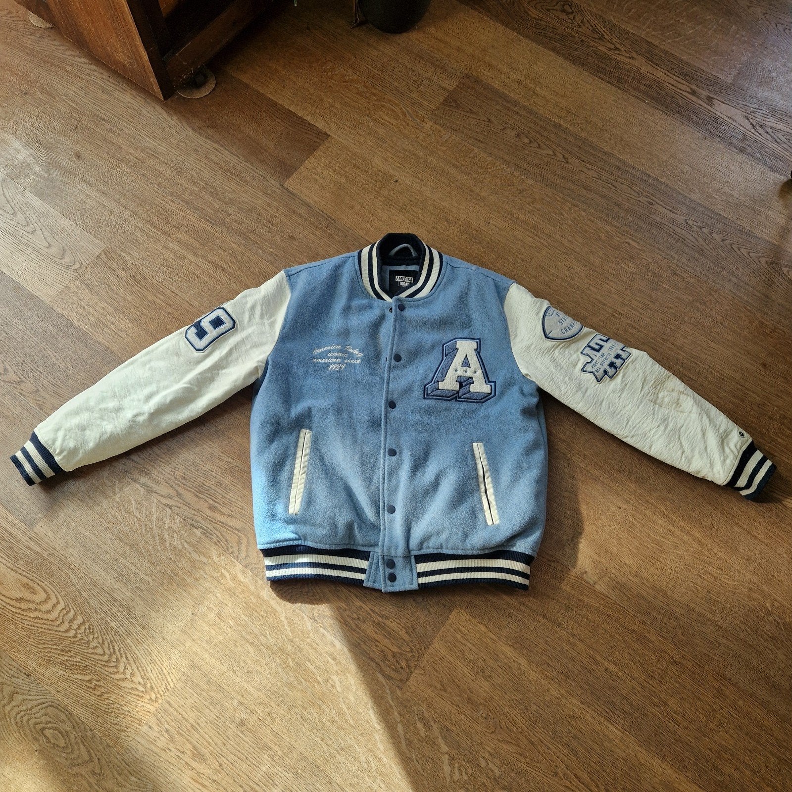 America Today Varsity Jacket - Blauw/Wit - Maat M, Kleding | Heren, Ophalen of Verzenden, Gedragen, Blauw, America Today