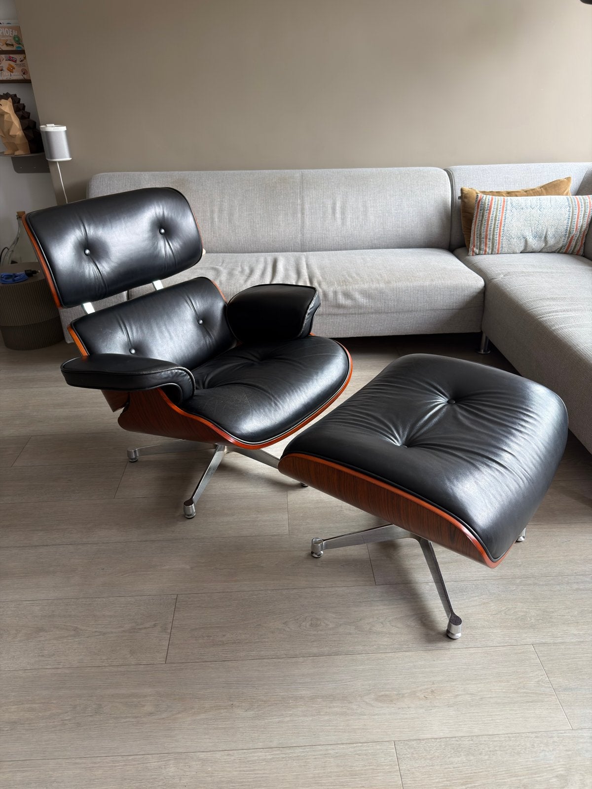 Eames Lounge Chair en Ottoman, Huis en Inrichting, Ophalen, Gebruikt, Zwart, Eén