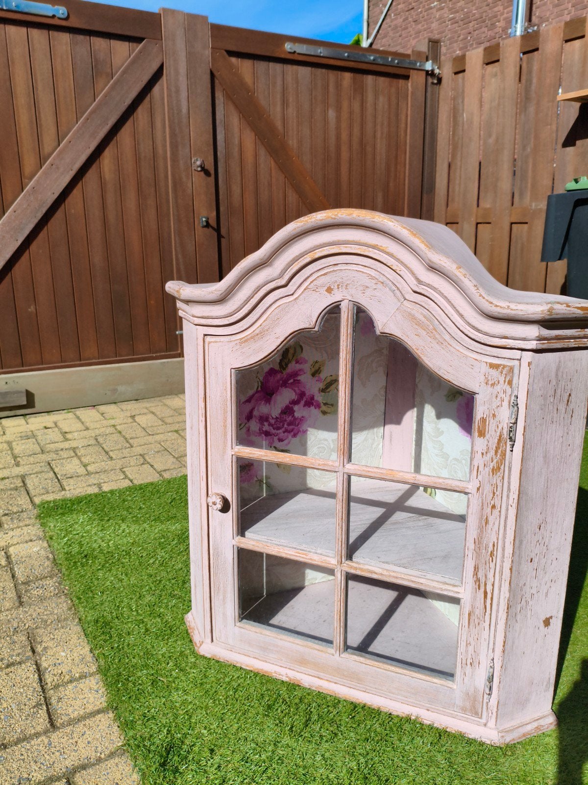 Vintage Roze Hoekvitrinekastje met Bloemmotief, Antiek en Kunst, Ophalen