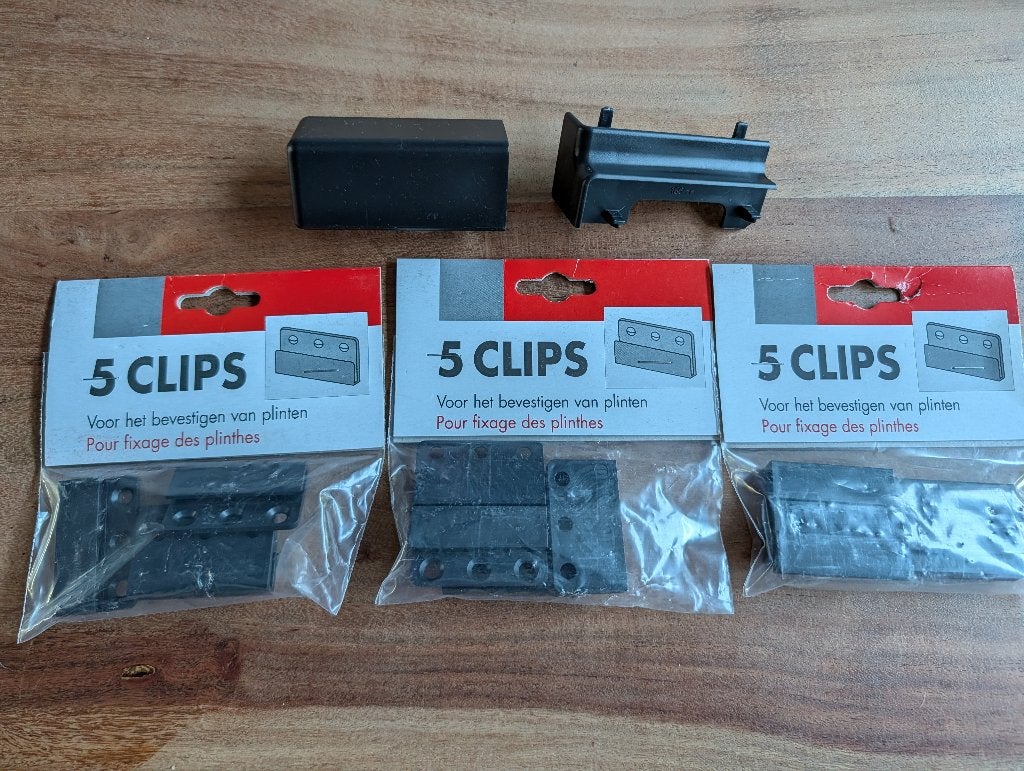 clips plint 15x + binnen en buitenhoek,, Ophalen, Overige materialen, Overige typen, Nieuw