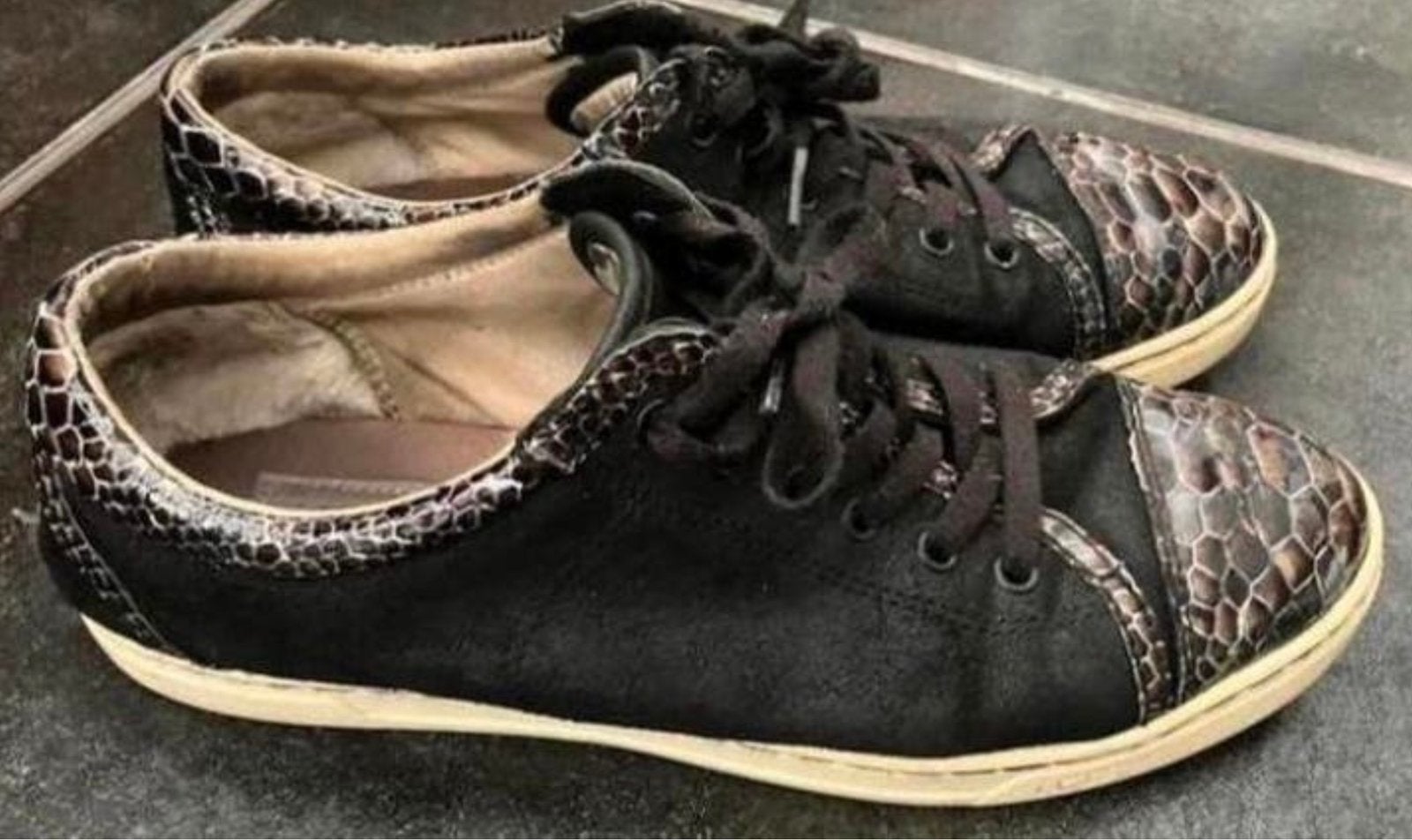 UGG SNEAKERS,MAAT 40 ,zwart …zgan …mooi !, Kleding | Dames, Schoenen, Zwart, Ophalen of Verzenden, Sneakers of Gympen, Zo goed als nieuw