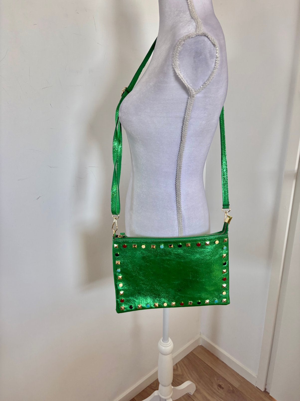 Groene metallic leren clutch met studs  - Borse in Pelle, Ophalen of Verzenden, Nieuw, Groen, Schoudertasje