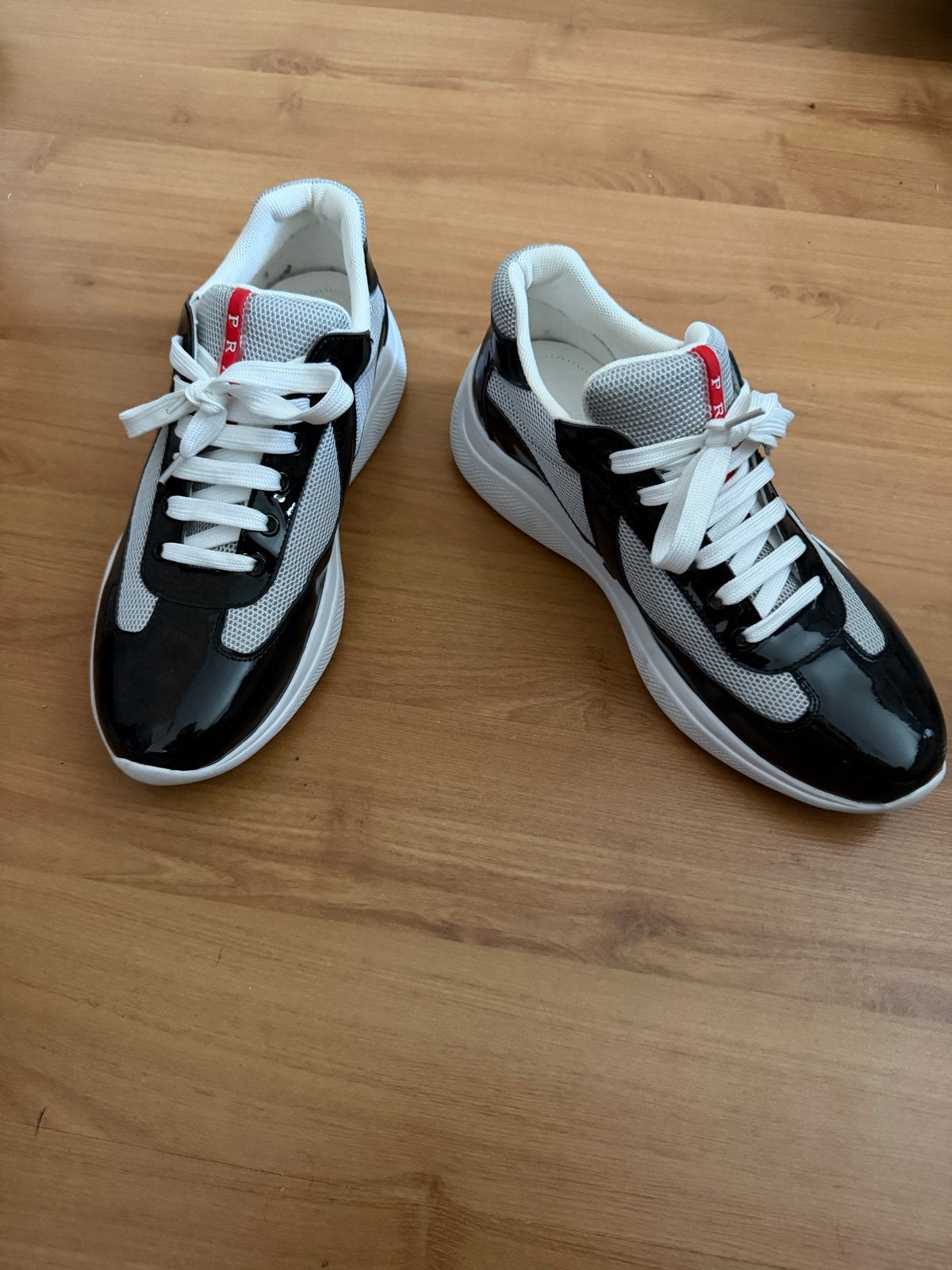 Prada cups glanzend zwart, maat 44, Ophalen of Verzenden, Zo goed als nieuw, Zwart, Sneakers of Gympen