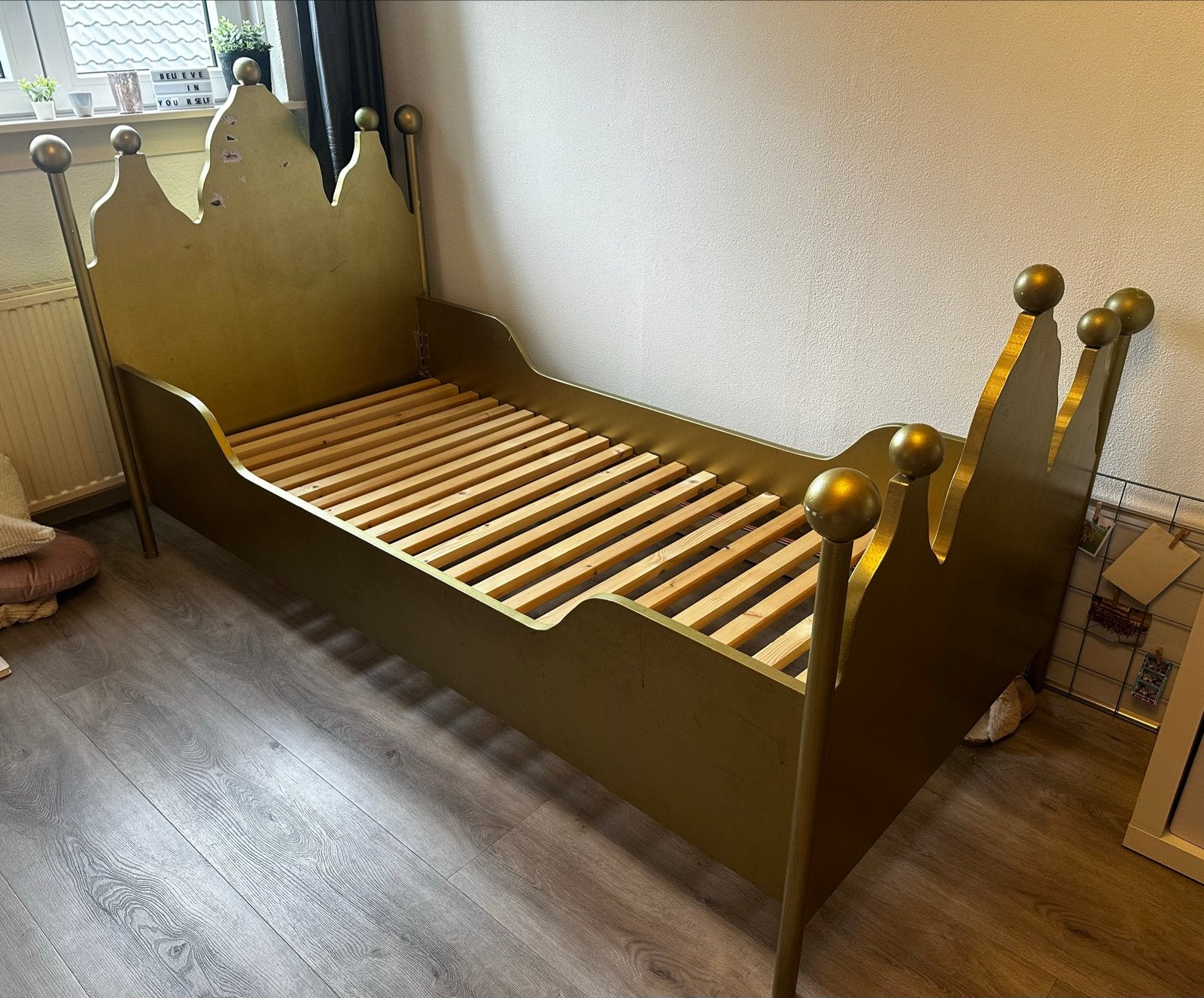 Gouden kinderbed met kroon design, Ophalen, Gebruikt, 90 cm, 200 cm