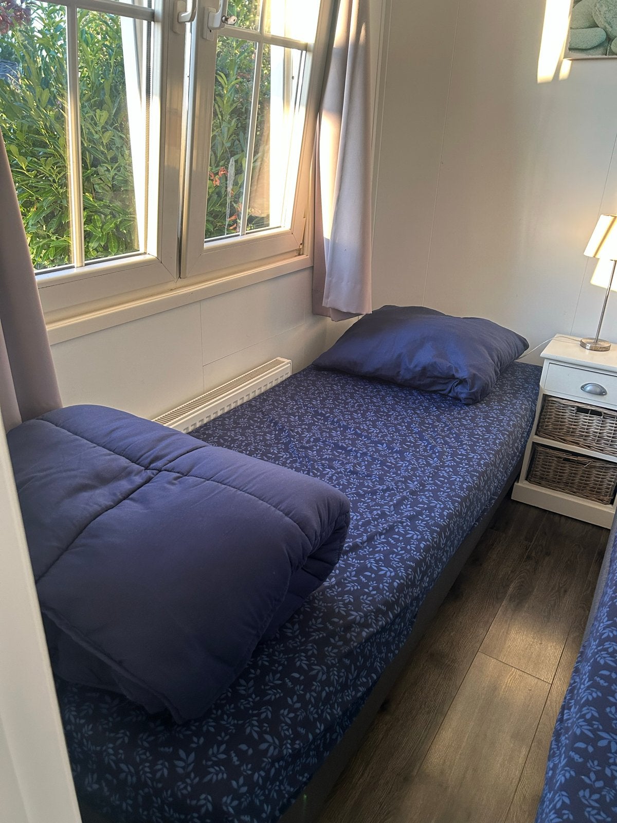 Complete Slaapkamerinrichting: 4x Boxsprings, Nachtkastjes,, Ophalen, Eenpersoons, Zo goed als nieuw, 80 cm