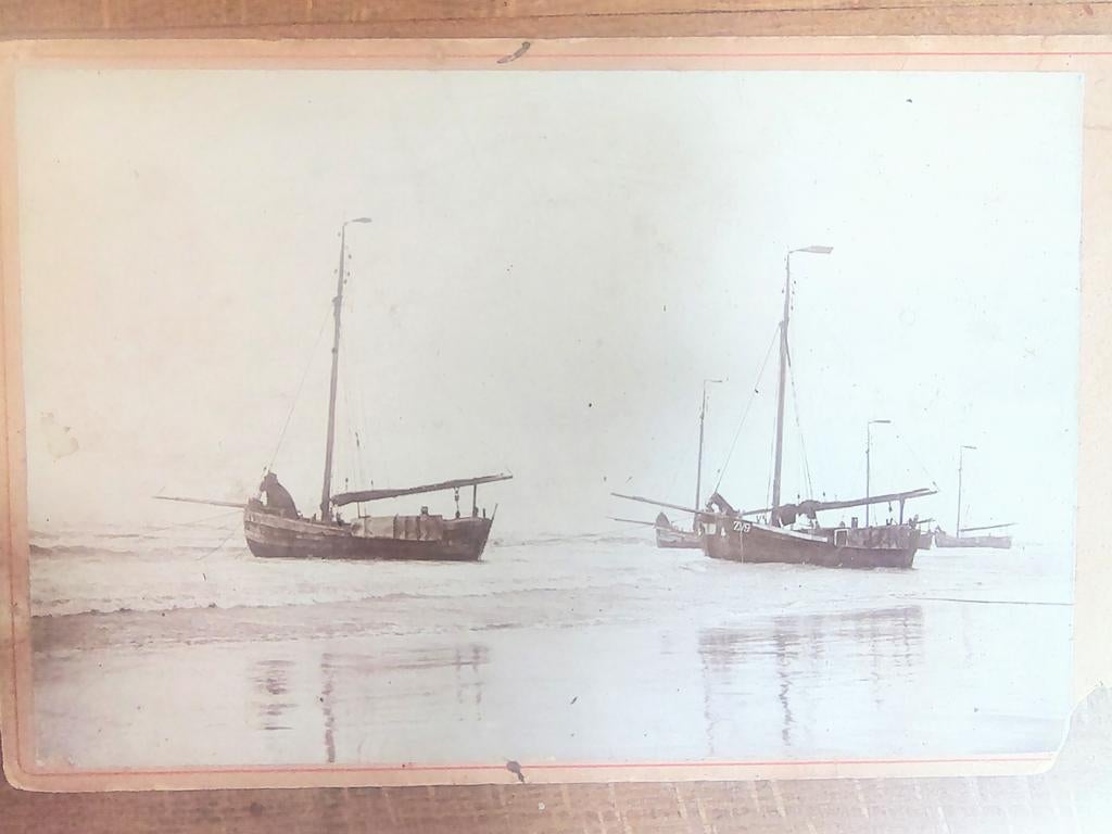 Antieke foto vissersboten (bomschuiten) Zandvoort, Antiek en Kunst, Ophalen of Verzenden