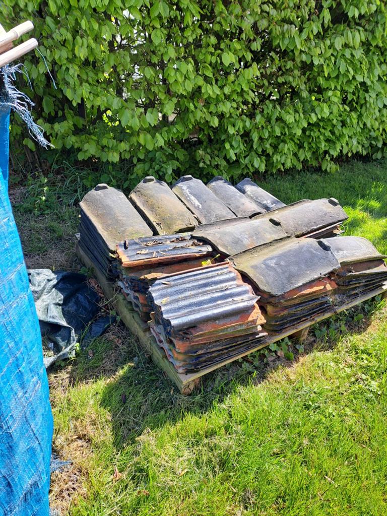 Friese golfjes en betonnen schuurdakpannen, Doe-het-zelf en Verbouw, Dakpannen en Dakbedekking, Ophalen, Gebruikt, Dakpannen, Overige kleuren